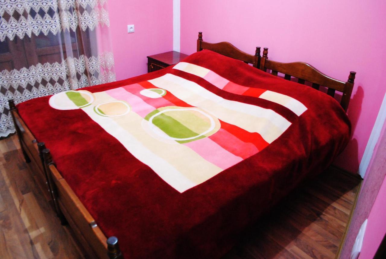 Apartament Giorgi 博尔若米 外观 照片